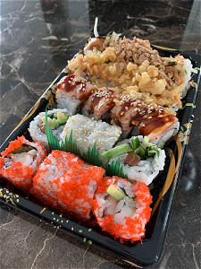 roll mix sushi